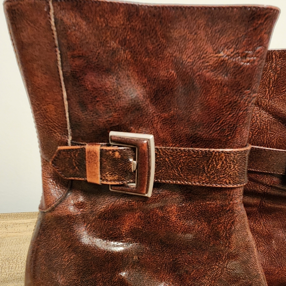 Boots - Picture 5 of 7